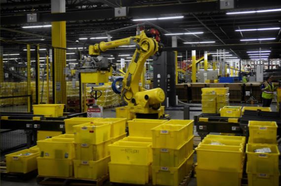 ربات های بسته بندی جایگزین نیروهای کار انسانی در آمازون می‌شوند